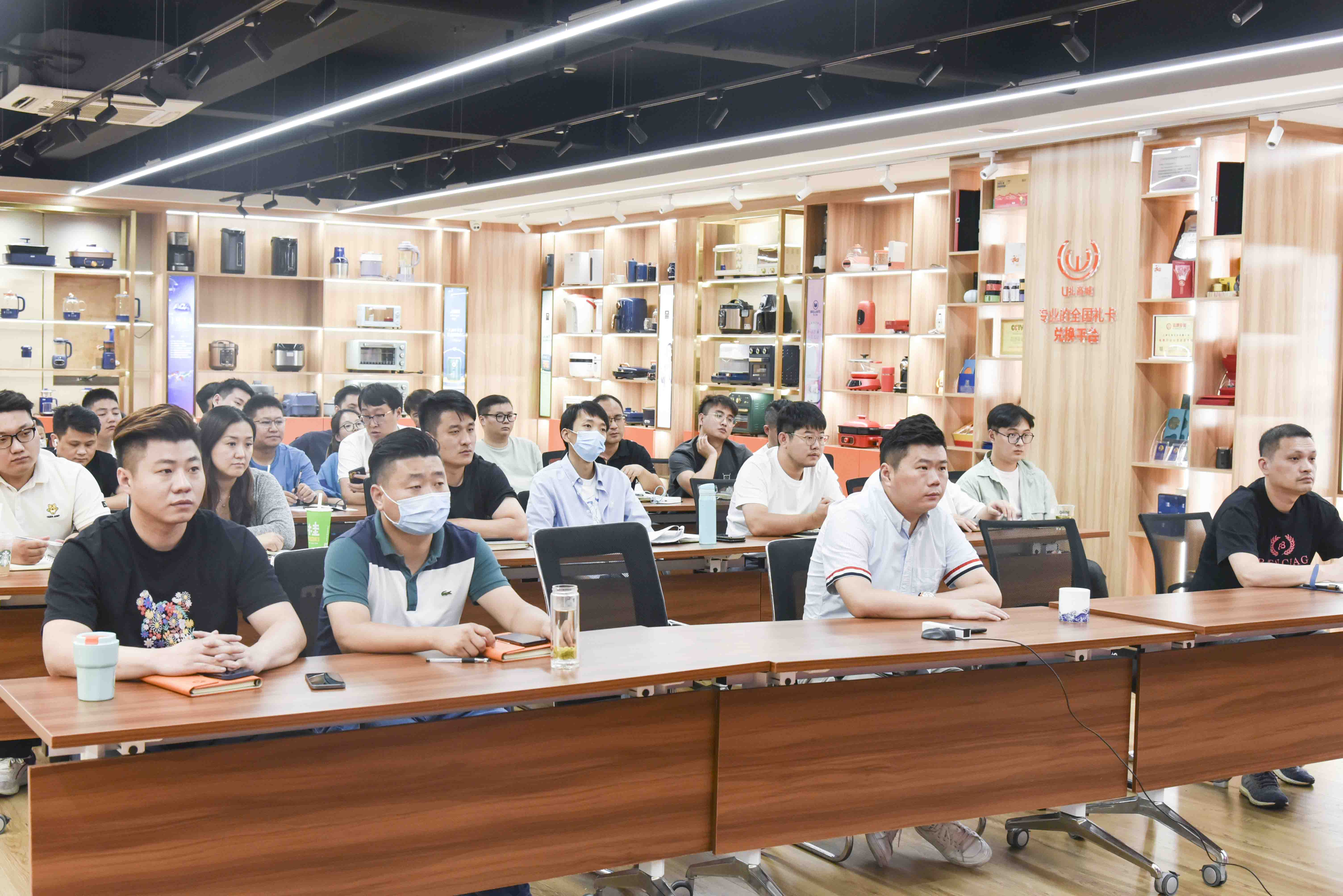 回首八月,奋战金九——8月销售表彰大会